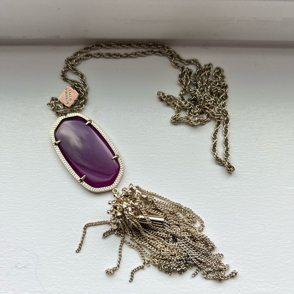 Kendra Scott necklace